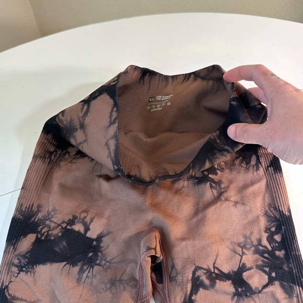Chic Black and Brown Scrunch Top Leggings - Size Extra Small
